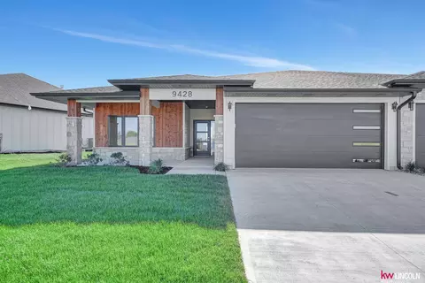 9428 S 87th St, Lincoln, NE 68526