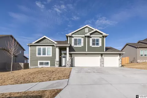 4904 Sheridan Rd, Papillion, NE 68133
