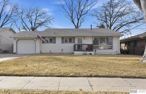 6738 S 81st St, Ralston, NE 68127