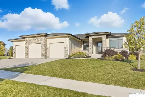 21432 B St, Elkhorn, NE 68022