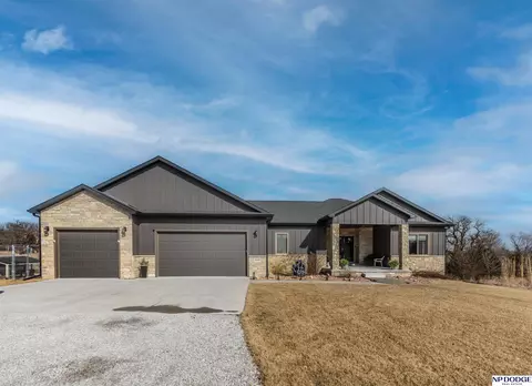6440 Bass Creek Ct, Hickman, NE 68372