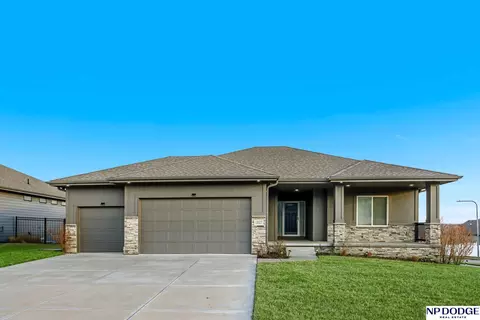 12027 Longshore Ave, Papillion, NE 68046