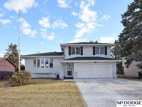 11454 Queens Dr, Omaha, NE 68164