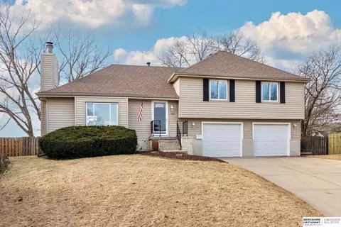 606 N 152nd Cir, Omaha, NE 68154