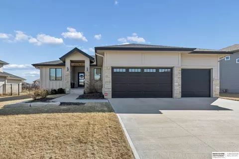 20743 Nina St, Elkhorn, NE 68022