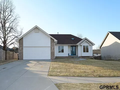 15065 Corby St, Omaha, NE 68116