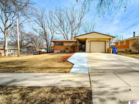 1130 Colony Ln, Lincoln, NE 68505