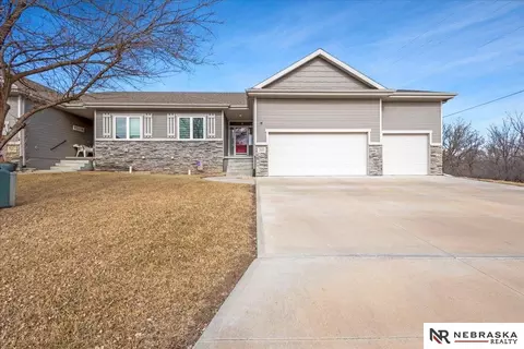2602 Fountain Cir, Plattsmouth, NE 68048