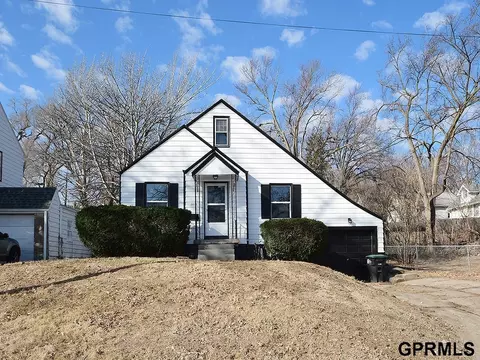 2812 N 51 St, Omaha, NE 68104