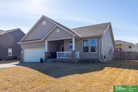 2205 Alexandra Rd, Papillion, NE 68133