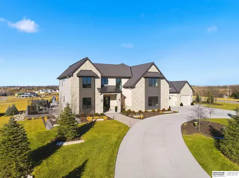 5030 S 223 Plz, Elkhorn, NE 68022