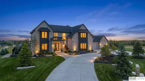 5030 S 223 Plz, Elkhorn, NE 68022