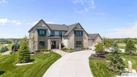 5030 S 223 Plz, Elkhorn, NE 68022