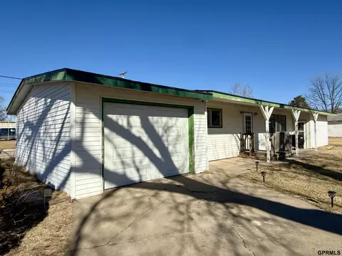 204 N Poplar Ave, Davenport, NE 68335