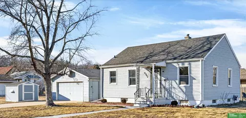 2902 Grebe St, Omaha, NE 68112