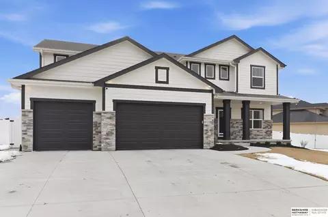 11907 Horizon St, Papillion, NE 68046