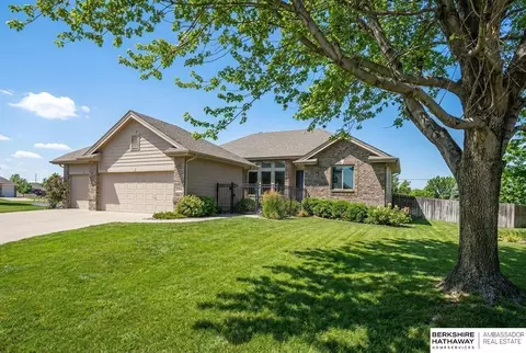 17406 Augusta Cir, Omaha, NE 68136