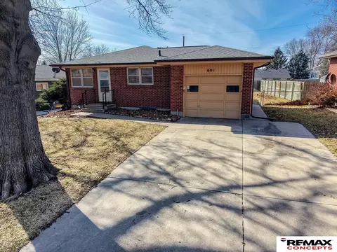 601 Skyway Rd, Lincoln, NE 68505