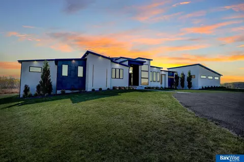 11633 Pioneers Blvd, Walton, NE 68461