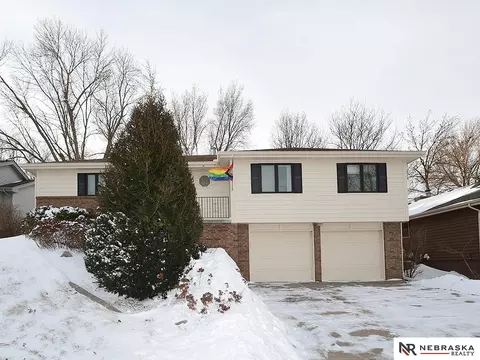15911 Douglas Cir, Omaha, NE 68118