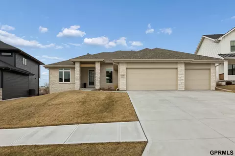 7030 N 172 St, Bennington, NE 68007