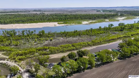 4835 Bay Cir, Tekamah, NE 68061