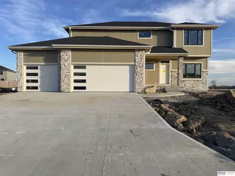 6213 N 209 St, Elkhorn, NE 68022