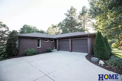 6921 Bernese Blvd, Lincoln, NE 68516