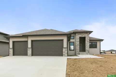 11703 S 123rd Ave, Papillion, NE 68046