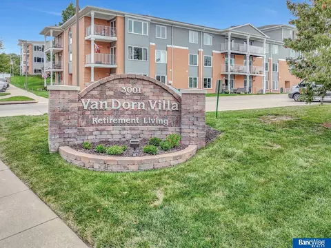 3001 S 51 Street Ct #472, Lincoln, NE 68506