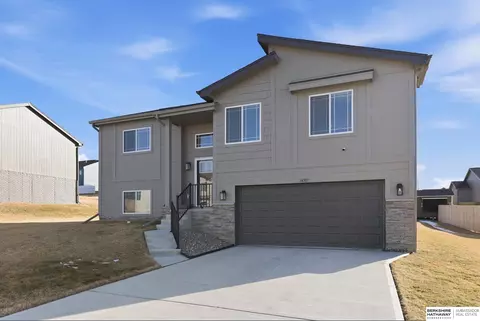 14707 S 18th St, Bellevue, NE 68123