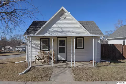 453 S 1st St, Seward, NE 68434