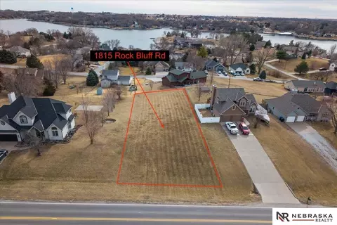 1815 Rock Bluff Rd, Plattsmouth, NE 68048