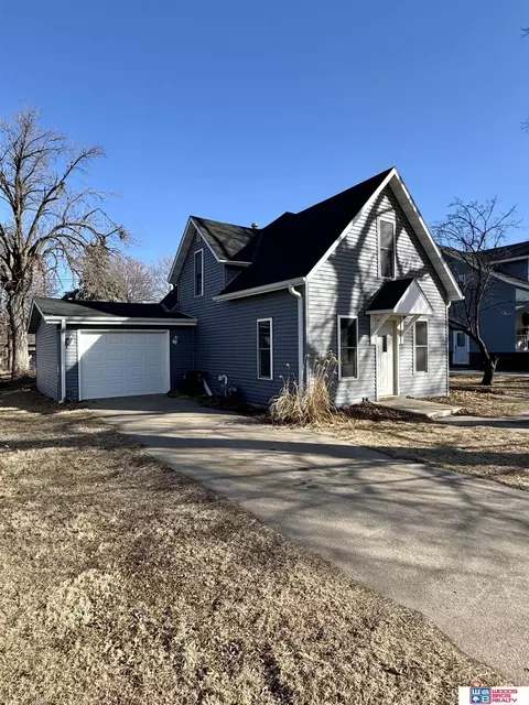 Exterior - 107 E 7th St, Stromsburg, NE 68666 photo 2 of 4