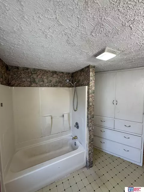 Bath - 107 E 7th St, Stromsburg, NE 68666 photo 3 of 3