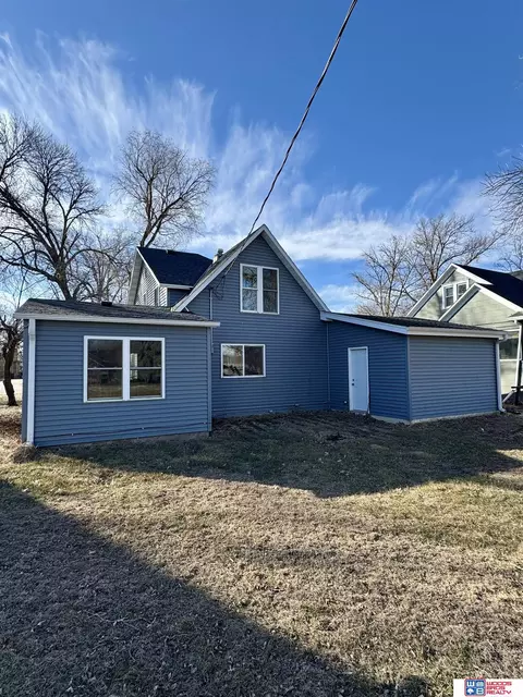 Exterior - 107 E 7th St, Stromsburg, NE 68666 photo 3 of 4
