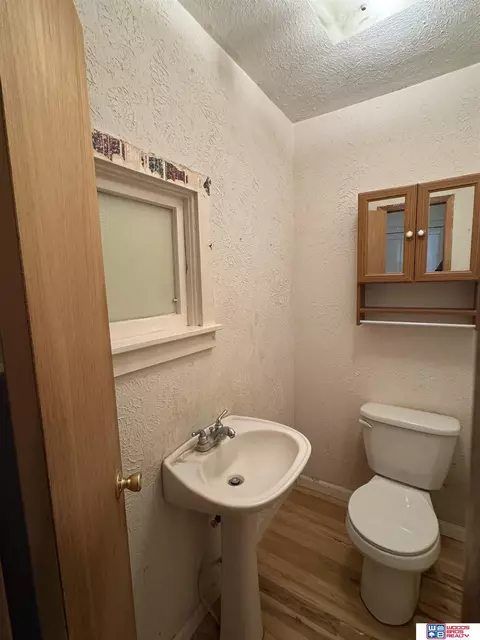 Bath - 107 E 7th St, Stromsburg, NE 68666 photo 2 of 3