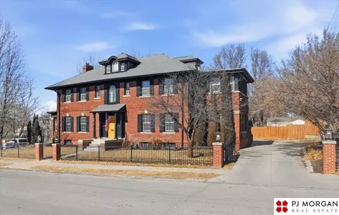 4016 Davenport St, Omaha, NE 68131