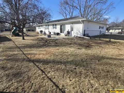 Exterior - 800 N 18th St, Beatrice, NE 68310 photo 1 of 2