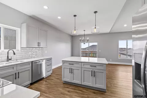 309 N 105th St, Lincoln, NE 68527