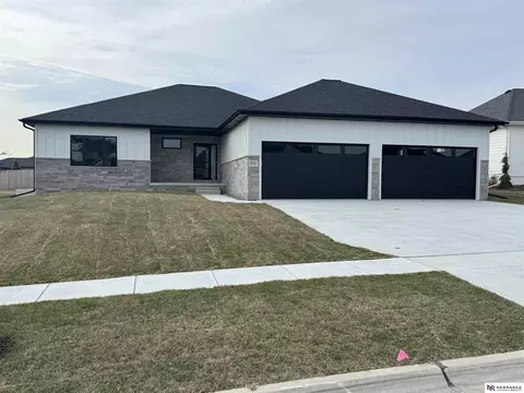 8825 Ranch Gate Rd, Lincoln, NE 68510