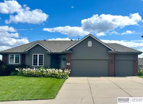 16013 Craig Ave, Bennington, NE 68007
