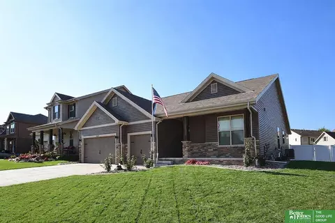 18825 Lillian St, Omaha, NE 68136