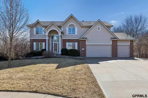 16521 Douglas Cir, Omaha, NE 68118