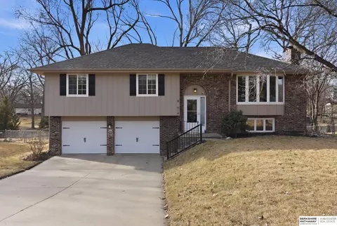 914 S 216th St, Elkhorn, NE 68022