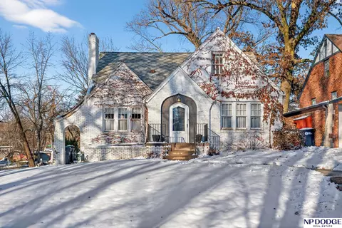 5824 Nicholas St, Omaha, NE 68132