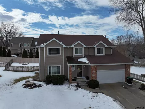 16325 Seward Cir, Omaha, NE 68118
