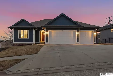 1605 Windsor Way, Fort Calhoun, NE 68023