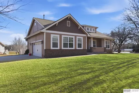 8237 S 103rd Cir, La Vista, NE 68128