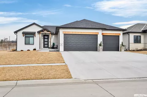 2351 S 89th St, Lincoln, NE 68520